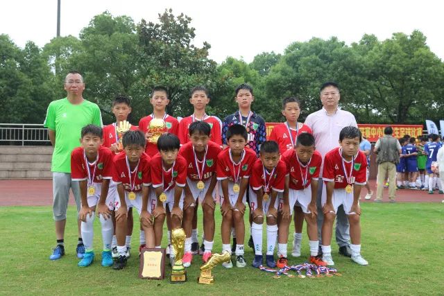 斯基拉：博洛尼亚主帅伊达利诺扩充教练团队，有可能接手那不勒斯